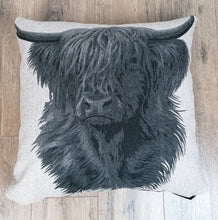 Load image into Gallery viewer, Set of 2 or 4 Beige Highland Cow Covers Size 22"-56cm Available With/Without Inserts