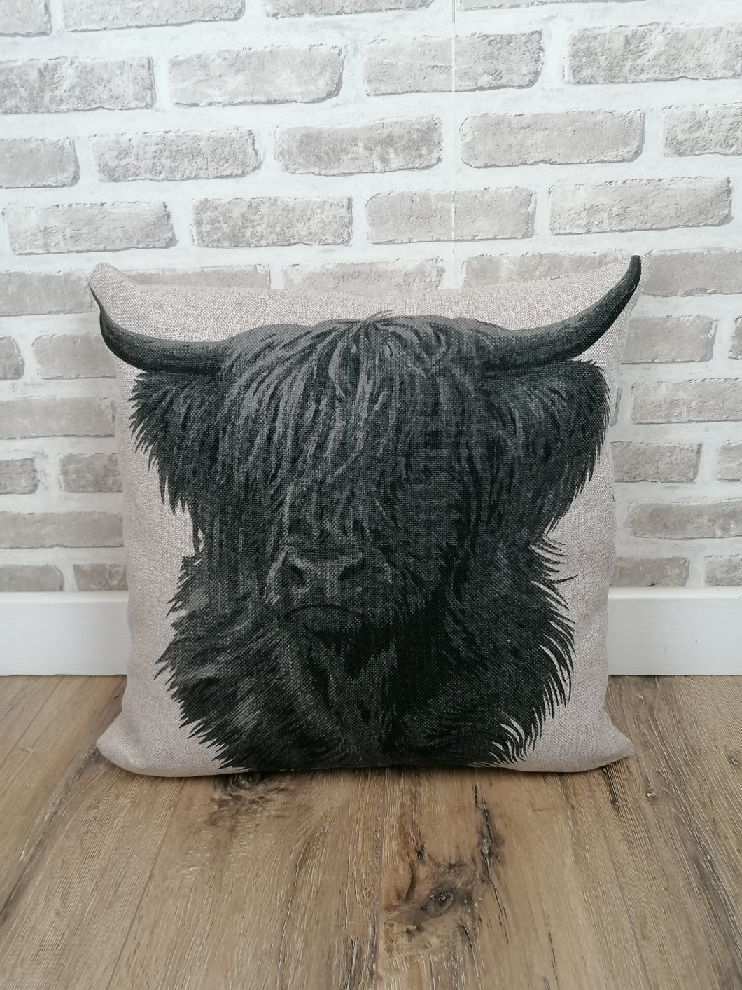 Set of 2 or 4 Beige Highland Cow Covers Size 22